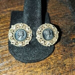 Vintage 1930s/1940s Black Cameo Screw-Back Earrings. Original Patina